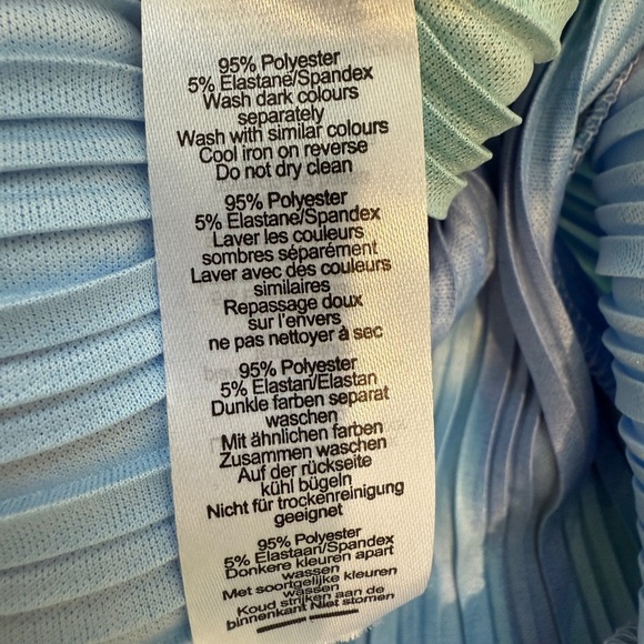 Prettylittle Thing Blue Abstract Print Plisse Low Back Strappy Maxi Dress SzUS10 - Picture 6 of 6